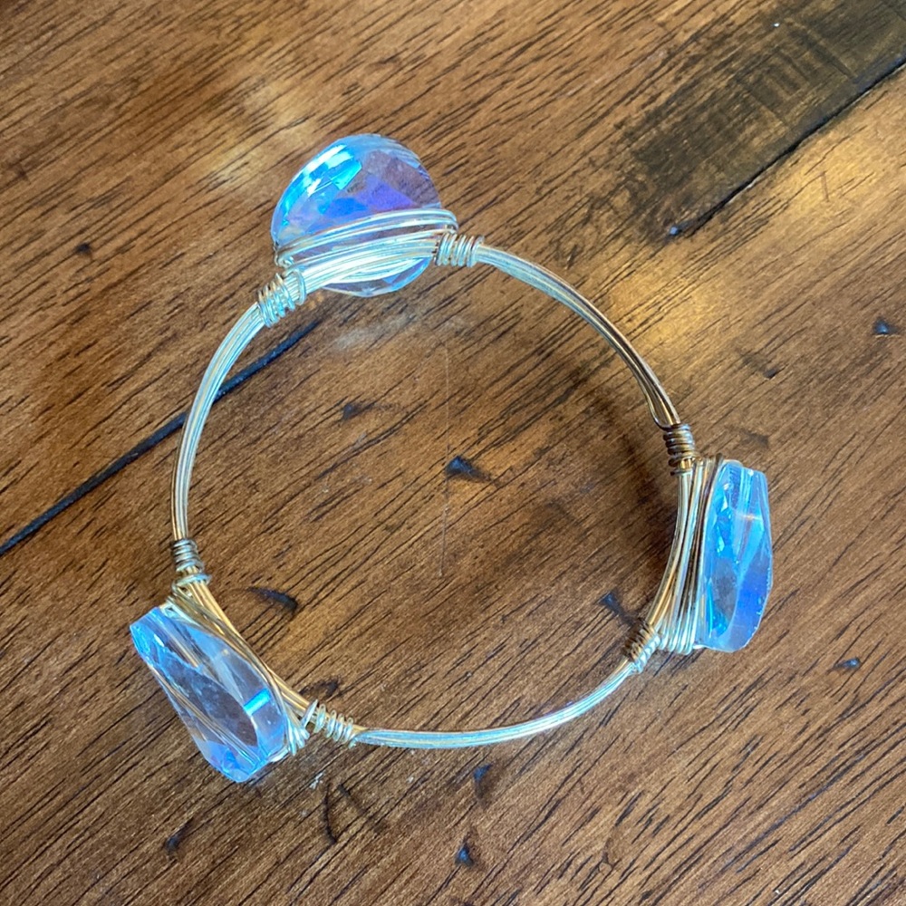 Costume bracelet with clear stone and gold wire, for small wrists